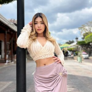 Conjunto Spring Harmony – Blusa de Volantes y Falda Drapeada