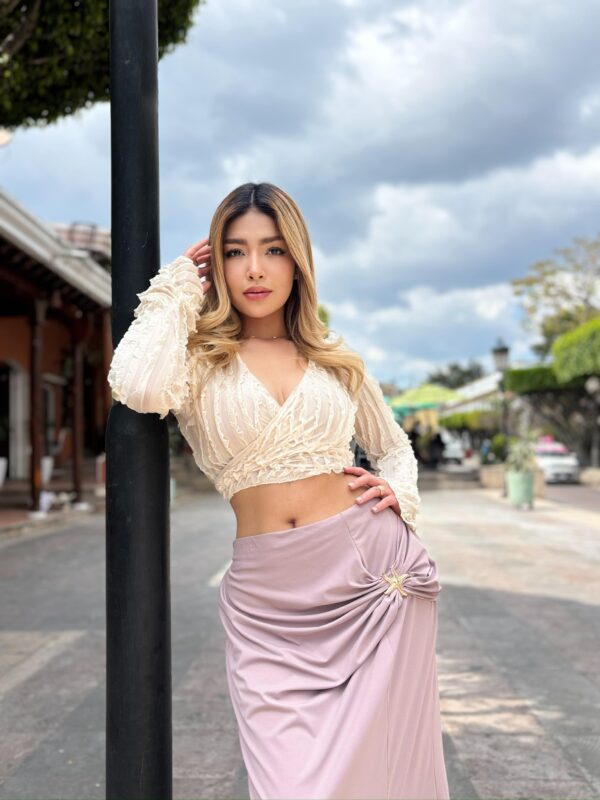 Conjunto Spring Harmony – Blusa de Volantes y Falda Drapeada