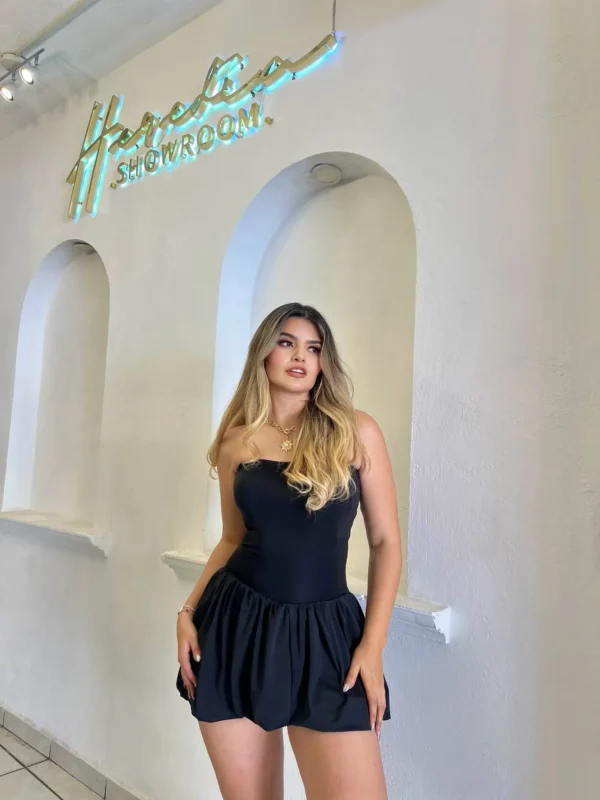 Vestido Corto Falda Globo Luna - Elegancia Exclusiva